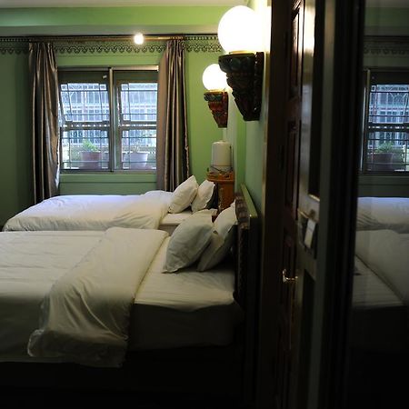 Tashitakge Hotel Lhasa Buitenkant foto