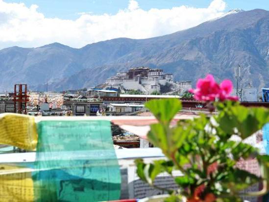 Tashitakge Hotel Lhasa Buitenkant foto