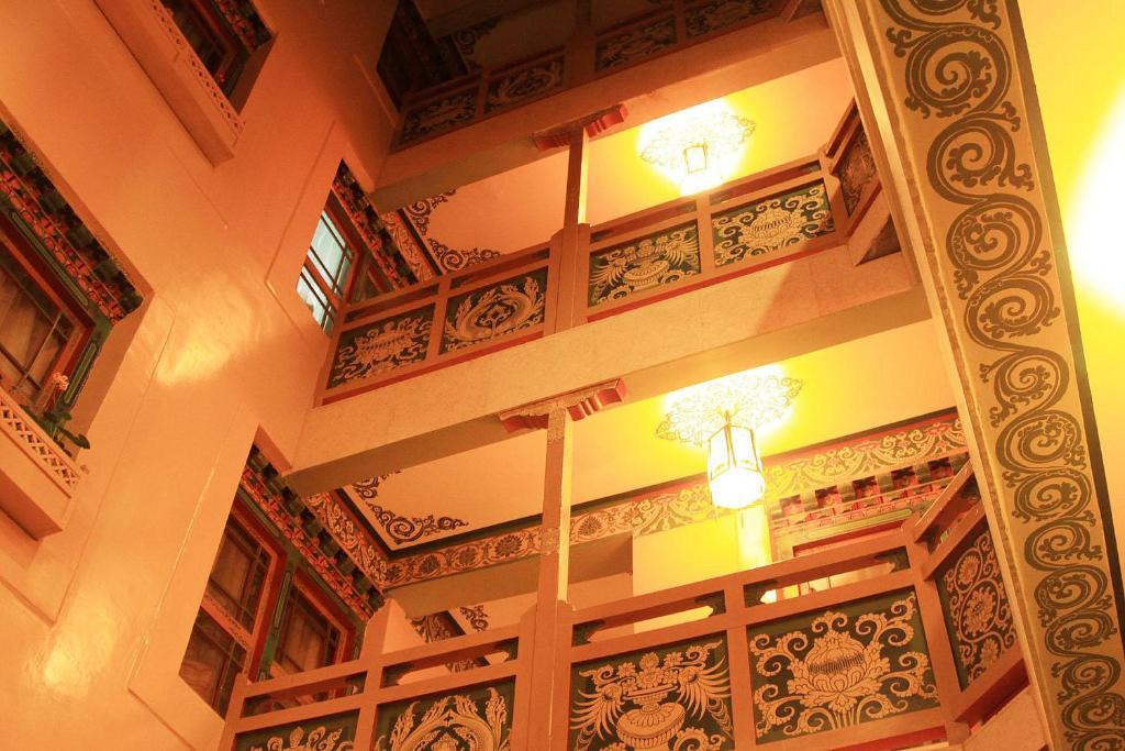 Tashitakge Hotel Lhasa Buitenkant foto